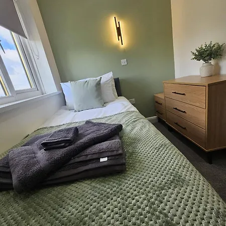 House - Sleeps 4 - Parking - Garden - Centre