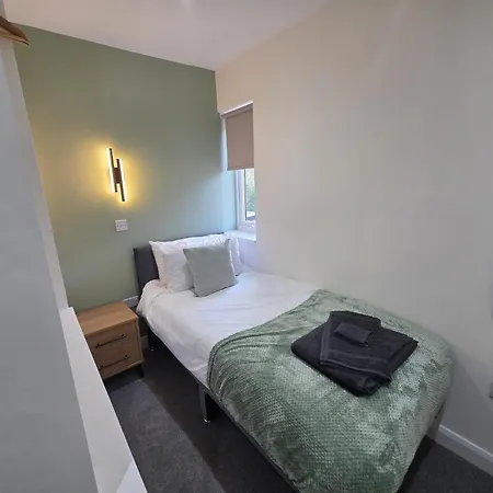 House - Sleeps 4 - Parking - Garden - Centre 度假居 *