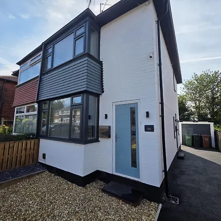 House - Sleeps 4 - Parking - Garden - Centre