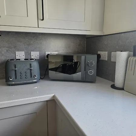 House - Sleeps 4 - Parking - Garden - Centre 度假居