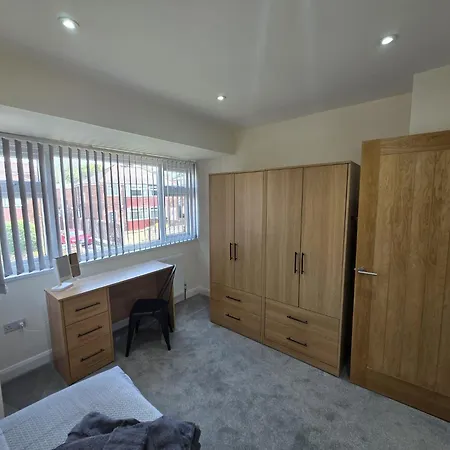 House - Sleeps 4 - Parking - Garden - Centre Leeds (West Yorkshire)