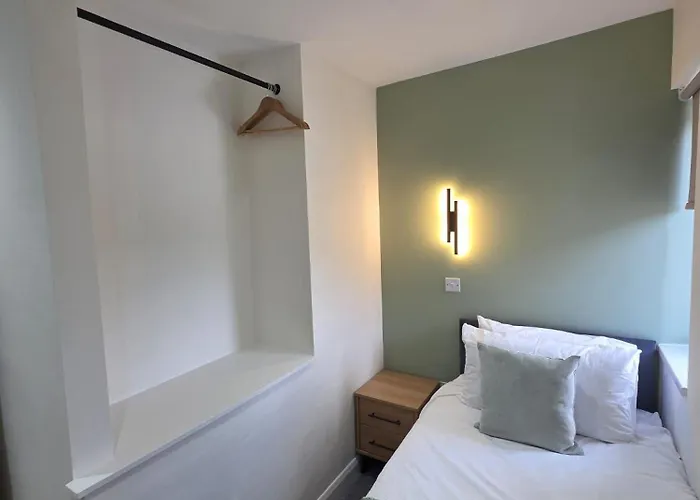 Semesterbostad House - Sleeps 4 - Parking - Garden - Centre