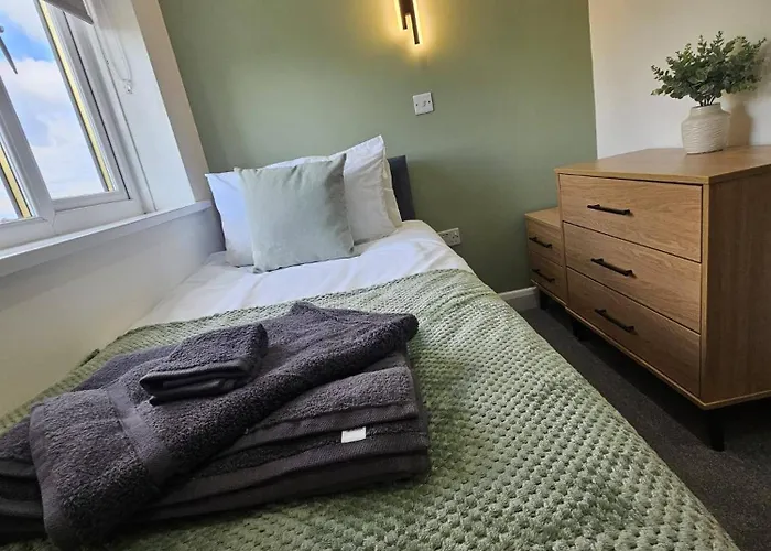 House - Sleeps 4 - Parking - Garden - Centre