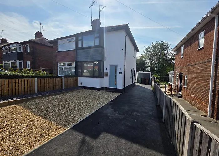 House - Sleeps 4 - Parking - Garden - Centre