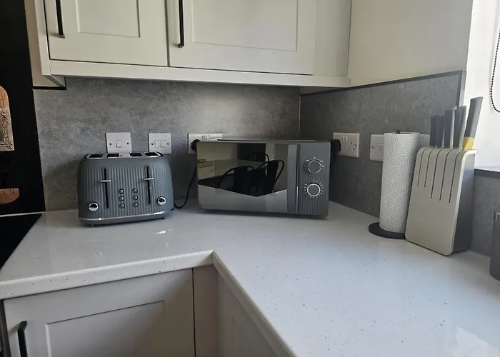 House - Sleeps 4 - Parking - Garden - Centre Semesterbostad