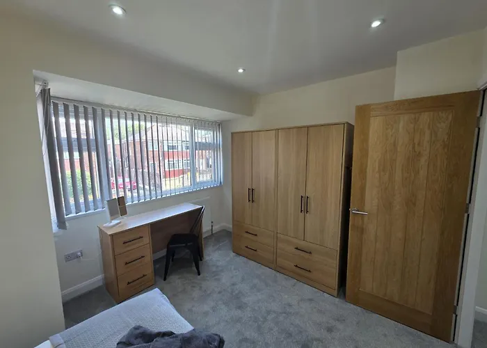 House - Sleeps 4 - Parking - Garden - Centre Leeds (West Yorkshire)