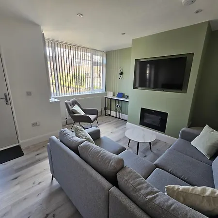 House - Sleeps 4 - Parking - Garden - Centre Leeds (West Yorkshire)