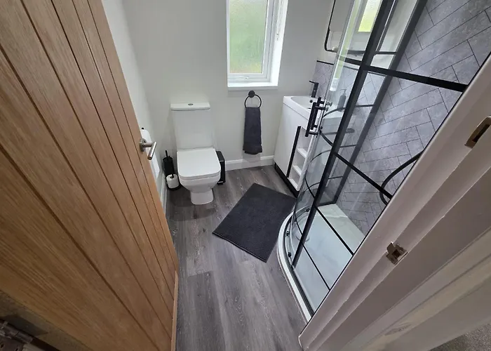 Holiday home House - Sleeps 4 - Parking - Garden - Centre *