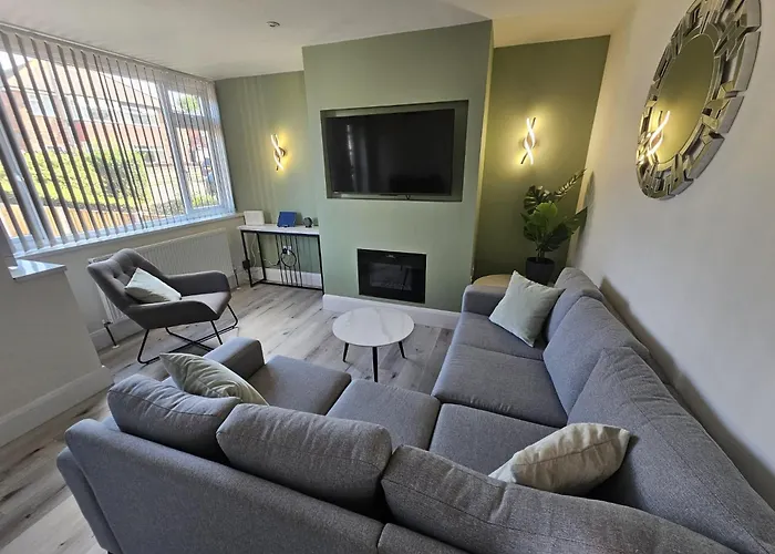 House - Sleeps 4 - Parking - Garden - Centre Holiday home Leeds (West Yorkshire)